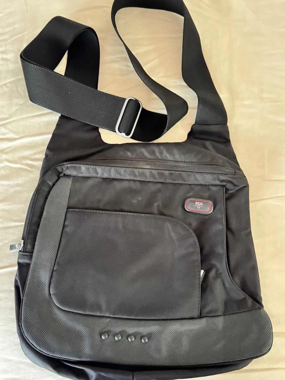 Tumi Black Travel Sling Bag with Red Trim - Picture 2 of 6